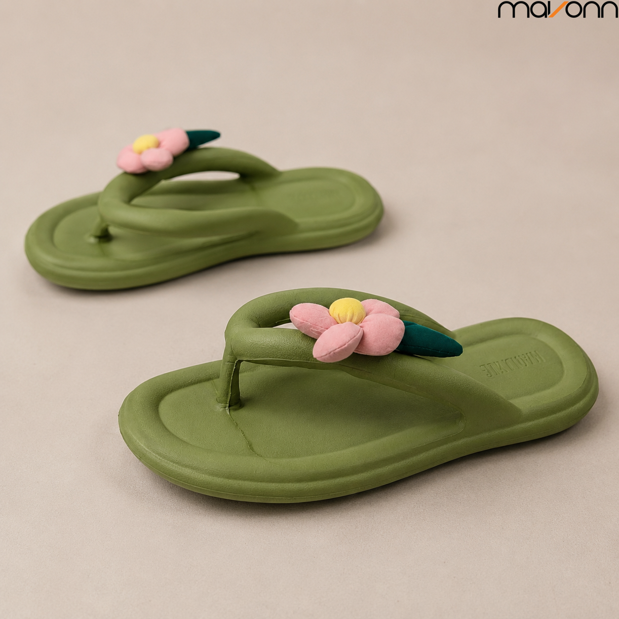 🌸 Mavonn Blossom Charm Flip