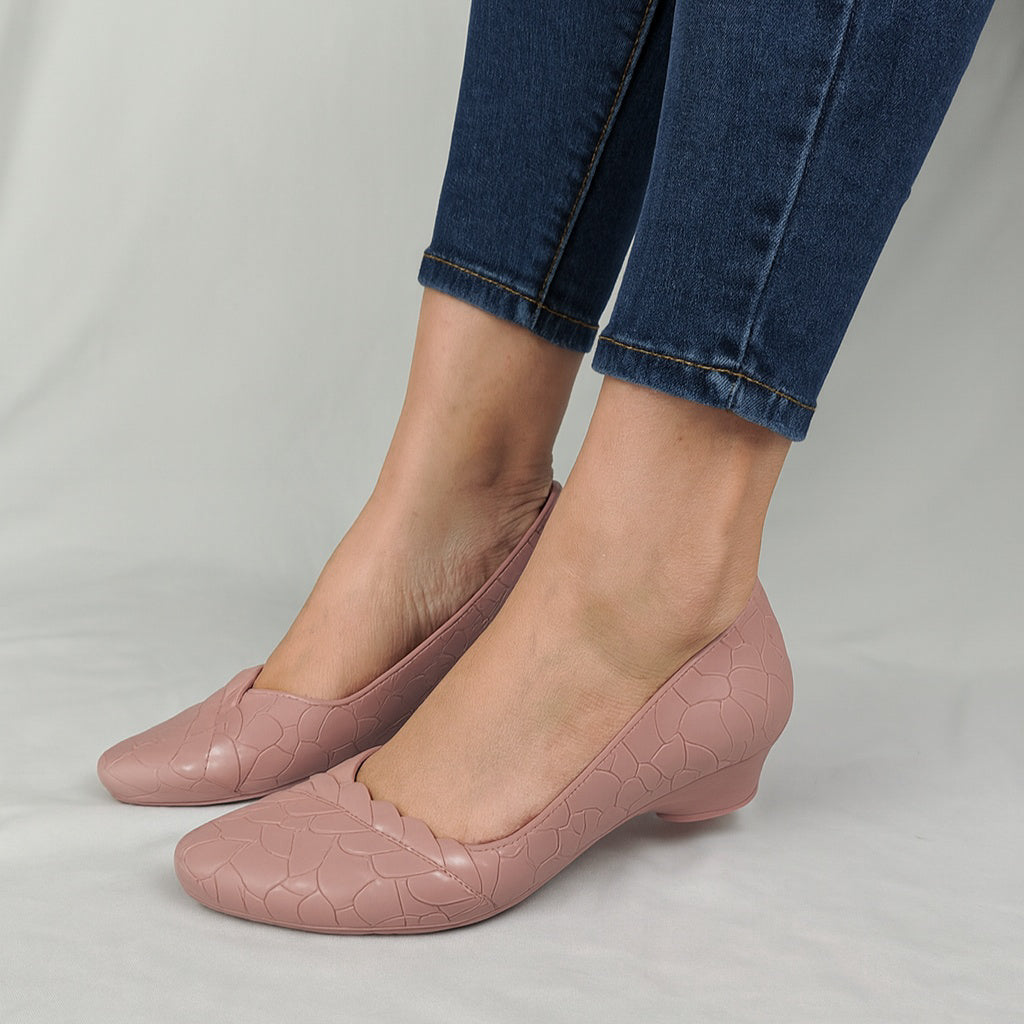 Women’s Textured Pointed Flats
